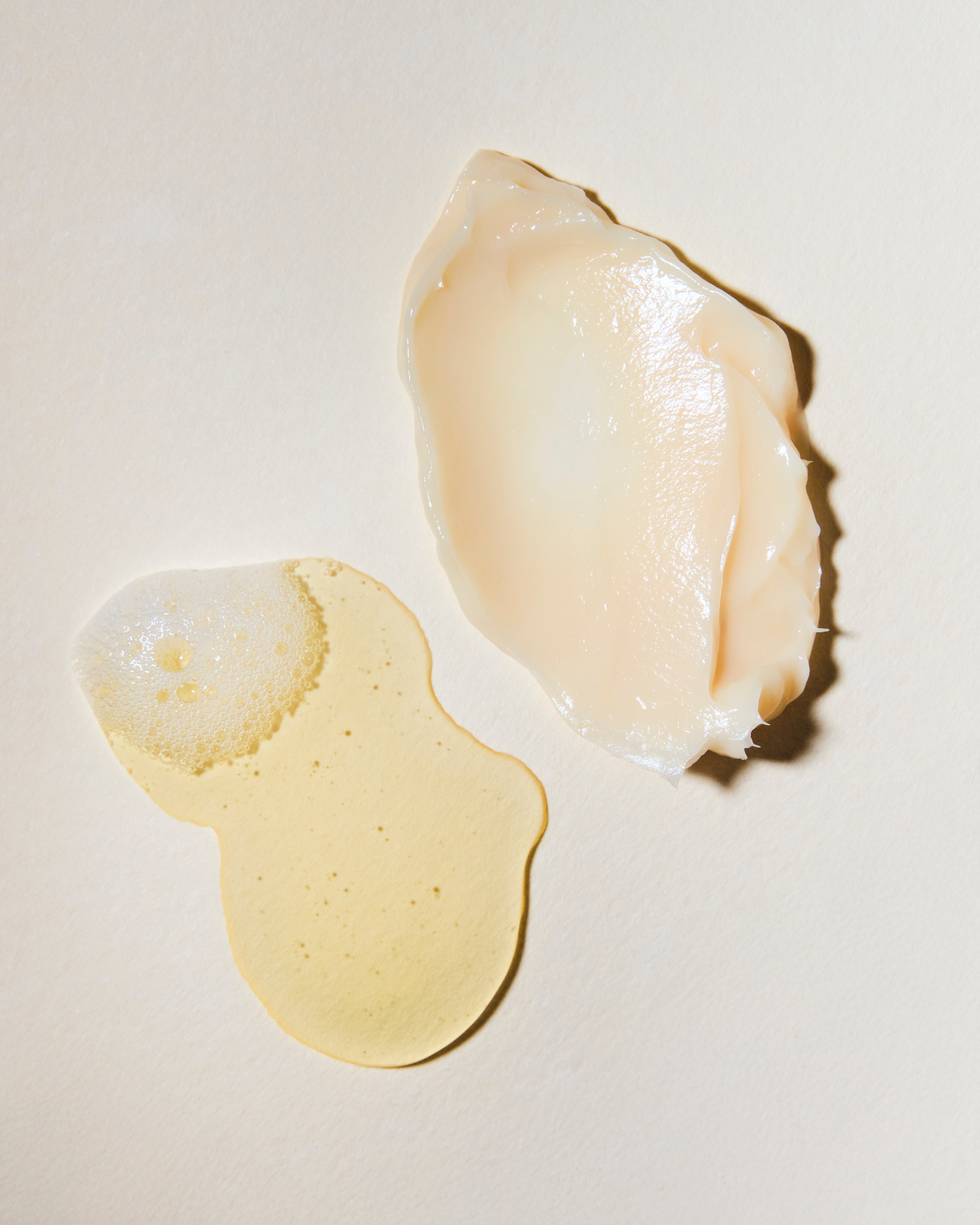Two pieces of raw scallop on a light background|variant:93-oz,16-oz